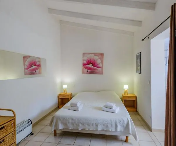 伊蒂隆度假屋酒店 *